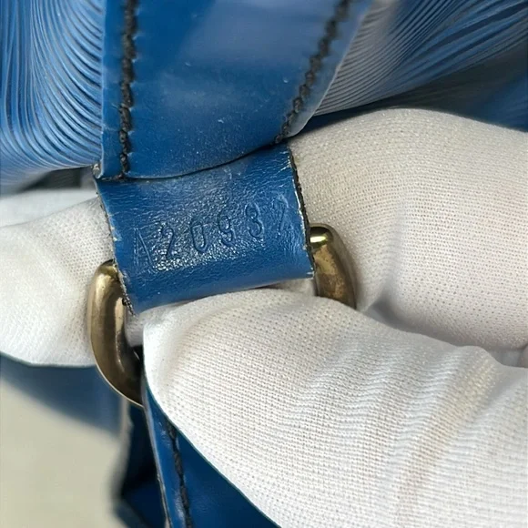 Louis Vuitton Epi Petit Noe Shoulder Bag Blue - Picture 14 of 15